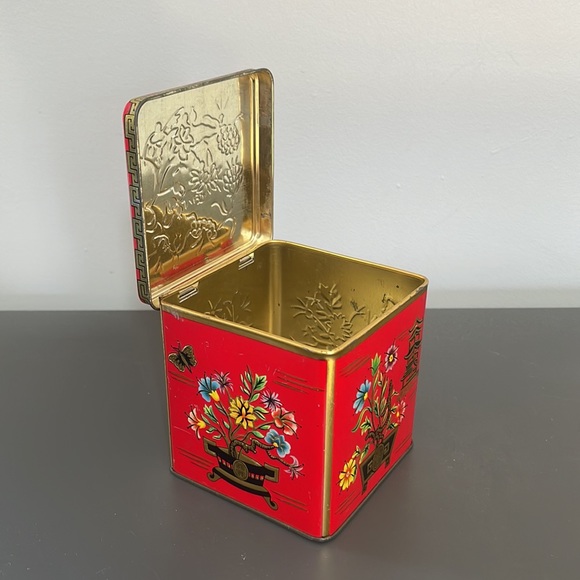 Vintage Square Red Asian Tin Made in England - Picture 12 of 12